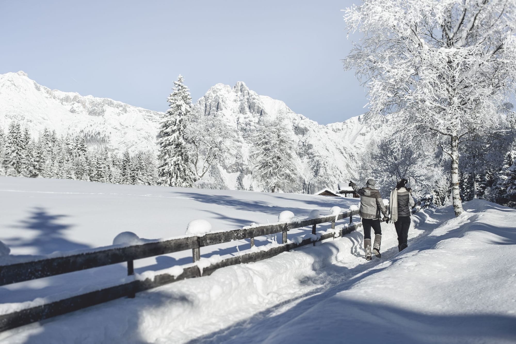 Winterwanderung am Sonnenplatzl mit verschneiten Gipfeln
